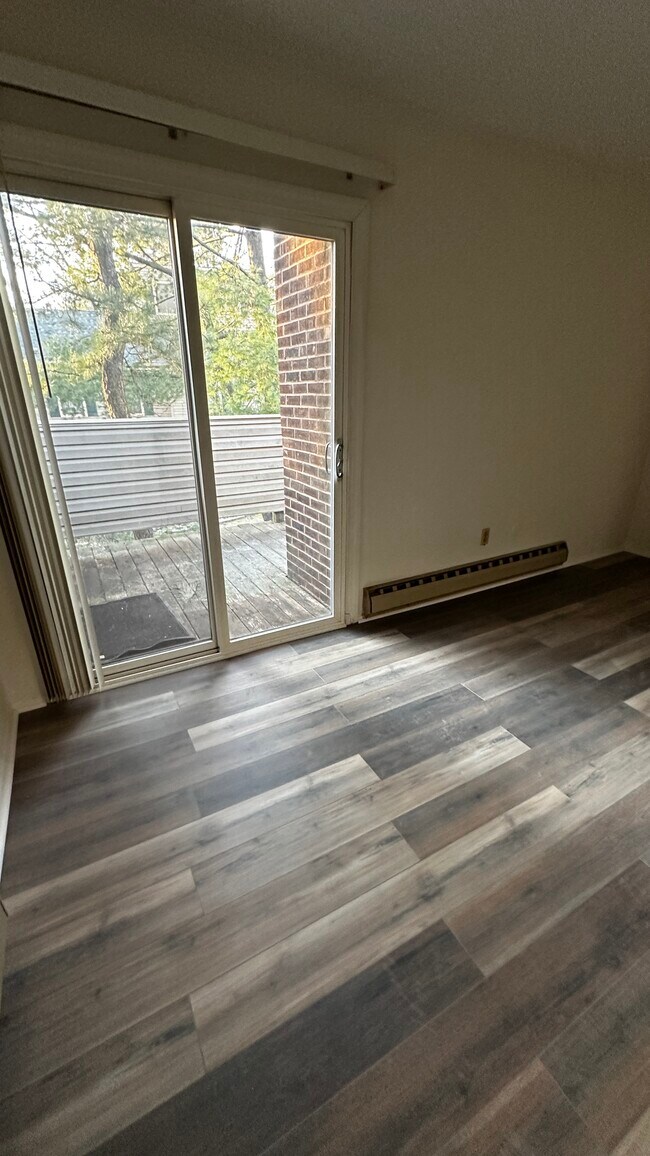 Building Photo - 1101 Bromley Est