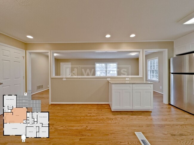 Building Photo - Great 4 Bedroom Split-Level Home in Heart of Hoover