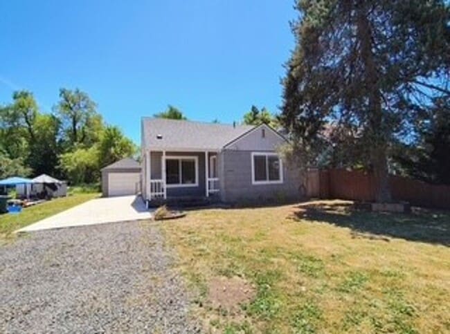 Building Photo - Adorable 2 Bedroom 1 Bath Single Story Hou...