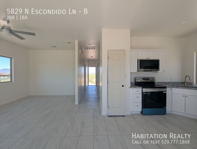Building Photo - 5829 N Escondido Ln