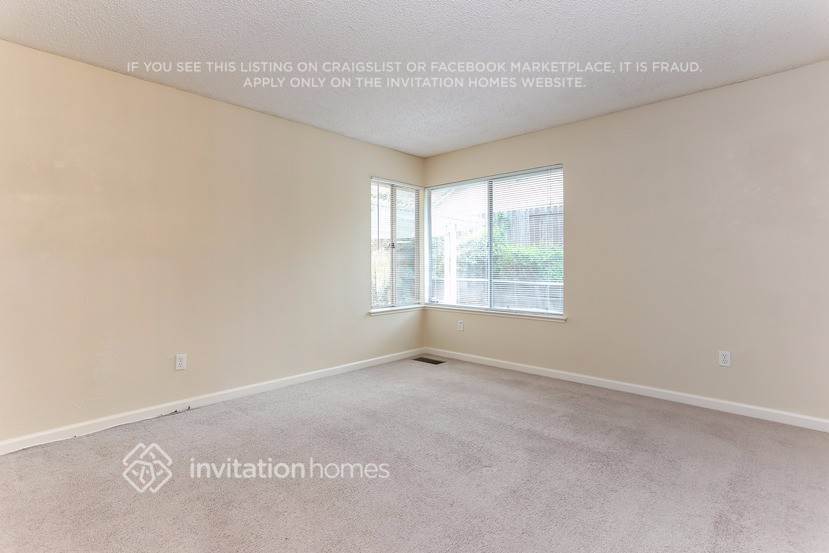 Building Photo - 1080 Mission Cir