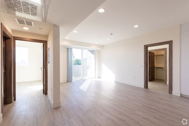 Interior Photo - 5342 Fountain Ave.