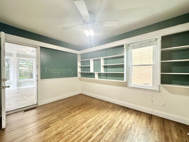 Building Photo - Charming Royal Oak 3-Bed with Sunroom, Dec...