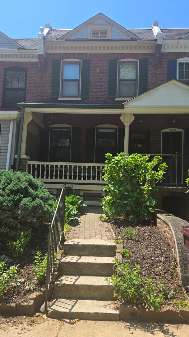 Building Photo - Charming and unique 3 bedroom, 3 bath townhome near Brandywine River and Zoo