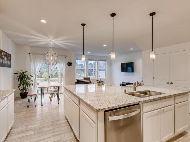 Building Photo - 718 Maggie Way