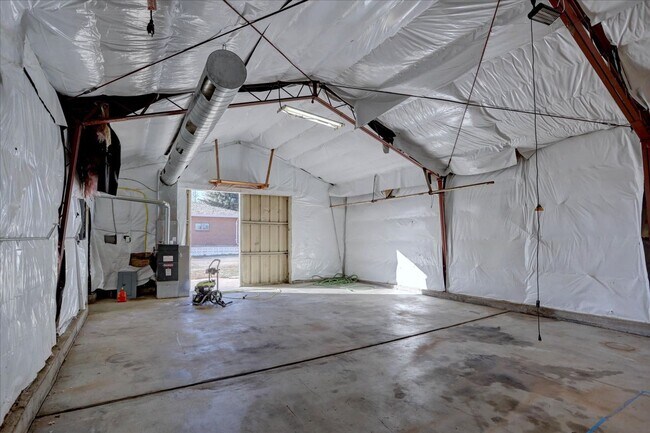 Building Photo - 3 Bedroom 3 Bathroom Home on a 1 Acre Lot