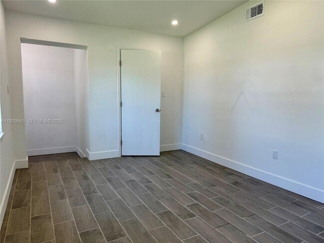 Building Photo - 3460 Normandy Dr