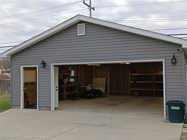 Building Photo - 15730 Anthony St