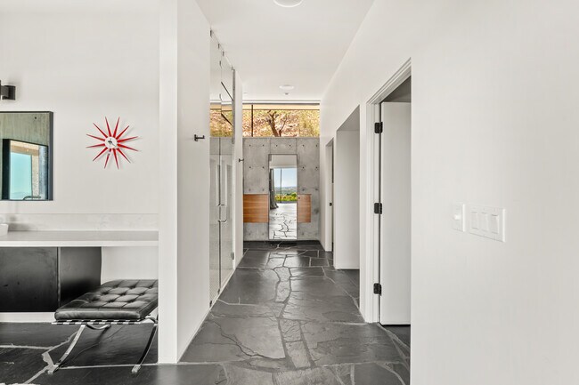 Building Photo - 4925 E Red Rock Dr