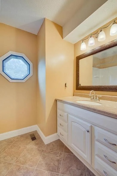 Building Photo - 4206 Highwood Dr