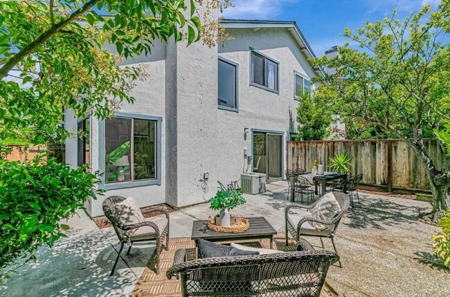 Building Photo - Newly Renovated 3 Bed / 3 Bath Home in Ardenwood – Top-Rated Schools!