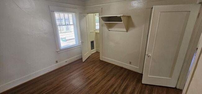 Building Photo - 2 bed 1 bath 1 car garage home cottage in ...