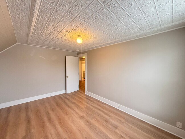 Building Photo - 407 Milton St