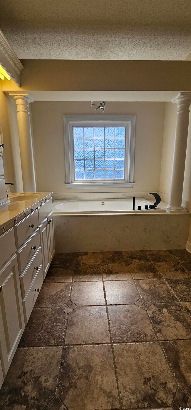 Building Photo - 1585 Brookgreen Dr