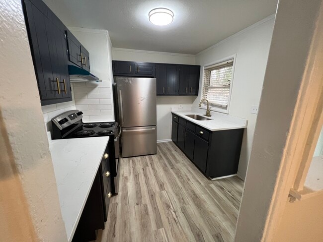 Building Photo - 2128 E 12th St