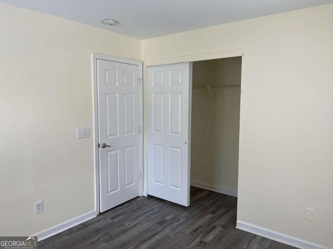 Building Photo - 5553 Sable Way