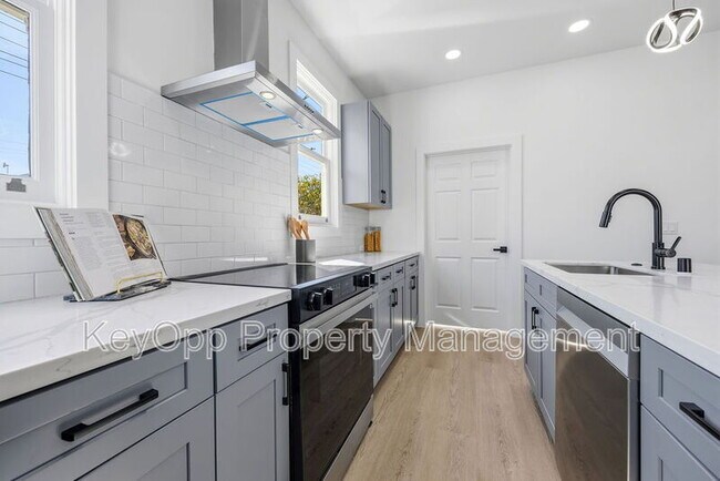 Building Photo - 2730 23rd St