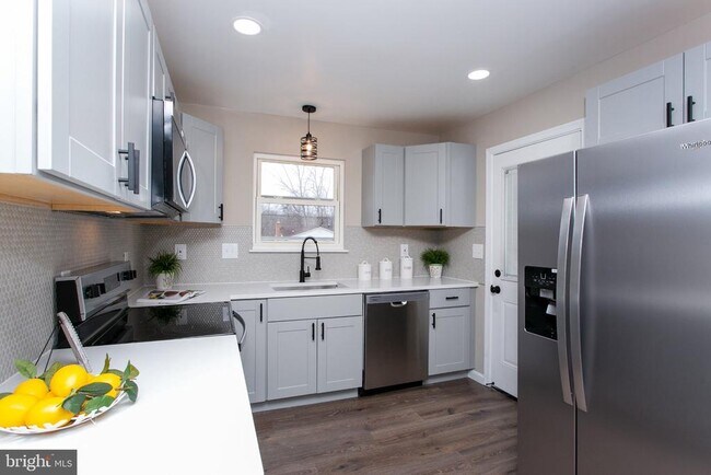 Building Photo - 5026 Preston Ln