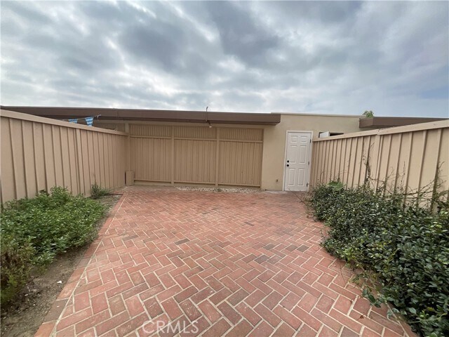 Building Photo - 9745 Port Royal Cir