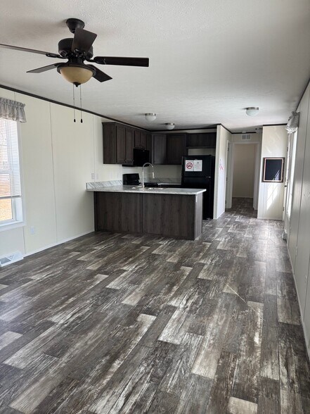 Building Photo - 7 Saratoga Dr