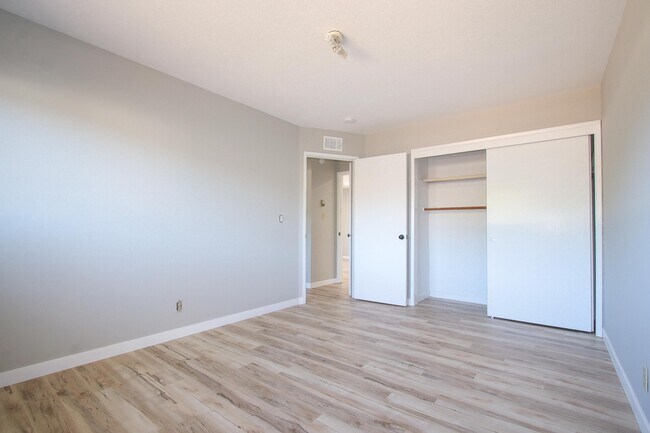 Building Photo - 577 S Eden Ave