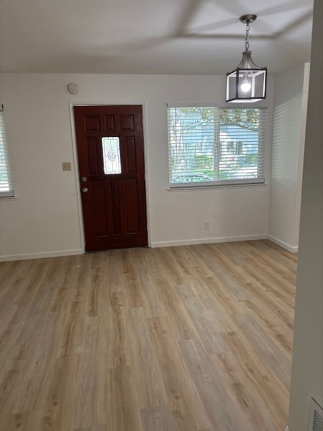 Building Photo - Cute Pleasanton Condo
