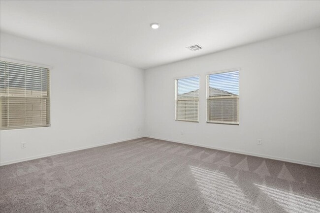 Building Photo - Beautiful 4 Bedroom Just off the 202!