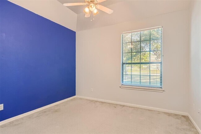 Building Photo - 290 Maeves Way