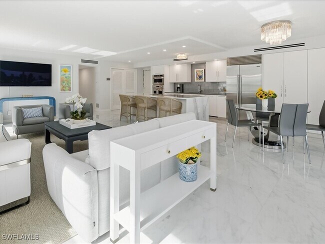 Building Photo - 2750 Gulf Shore Blvd N