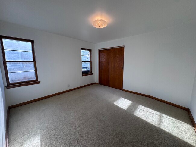 Building Photo - 10315 Chaucer St