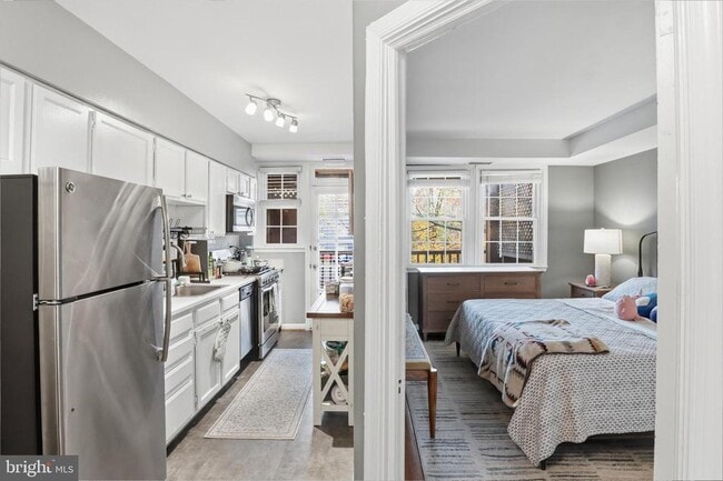 Building Photo - 7 Russell Rd