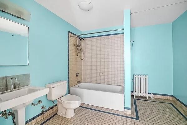 Building Photo - 448 W 37th St