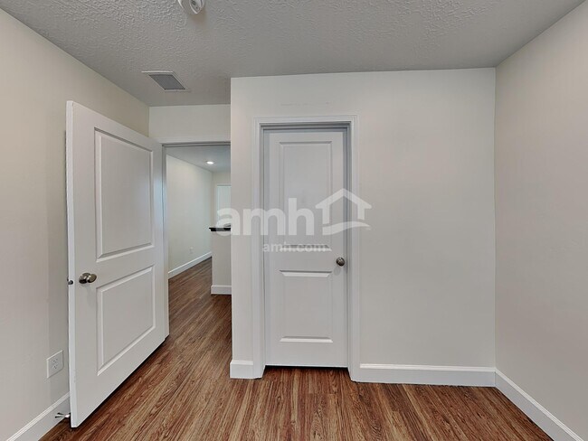 Building Photo - 2335 S Wild Horse Way