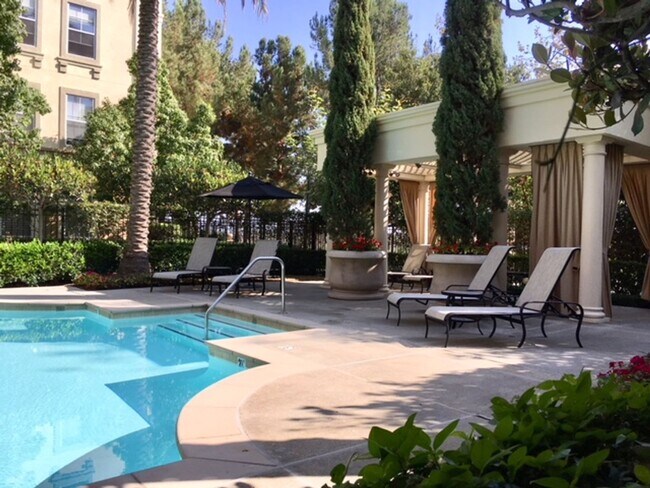 Building Photo - Watermarke: Lower 1 Bed 1 Bath Condo,