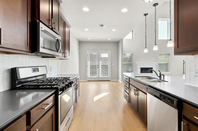 Building Photo - 7211 Ray Charles Dr