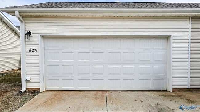 Building Photo - 403 Edgebrook Dr