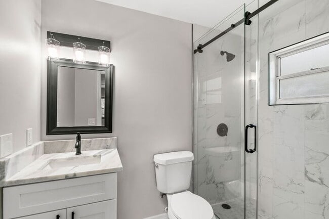 Building Photo - Home For Rent in St Petersburg!