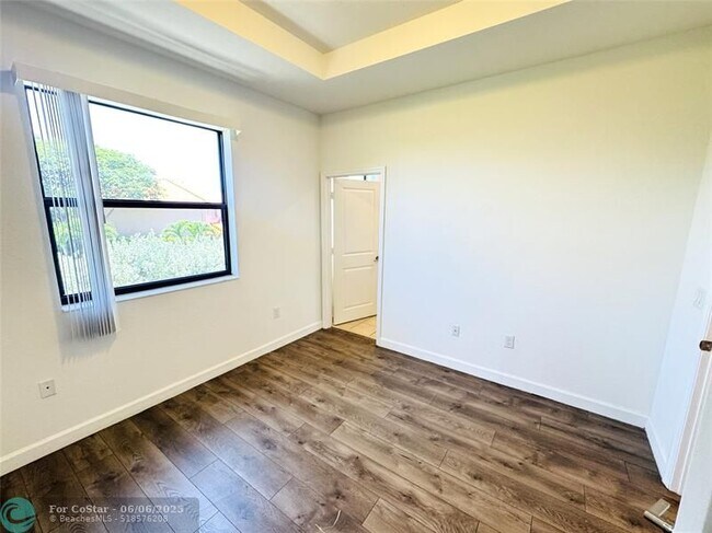 Building Photo - 408 NE 208th Terrace