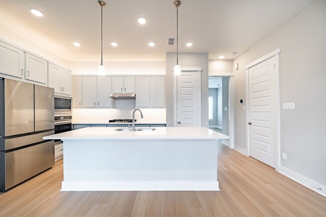 Building Photo - 10916 Brambling Wood Dr