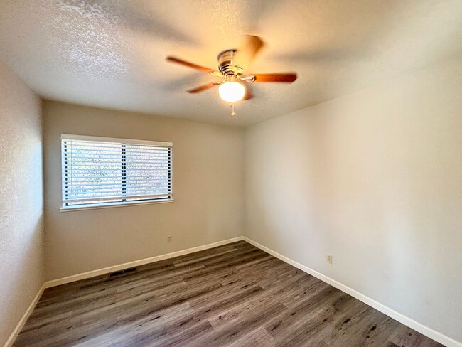 Building Photo - N. Merced: $2279 4 bedroom 2.5 bath home n...