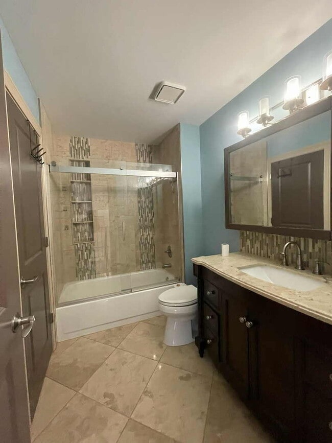 Building Photo - 211 E Oneida Ave