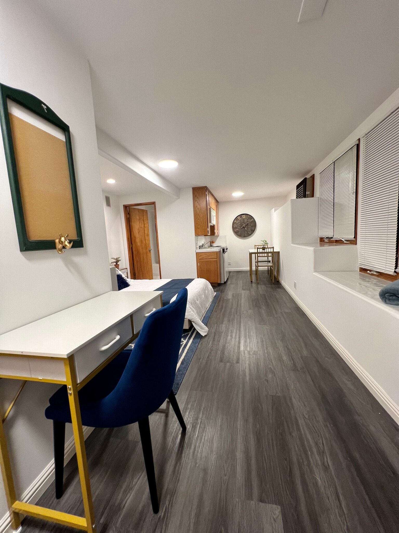 Building Photo - 12 Coach Rd