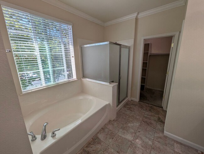 Building Photo - Well-Appointed Fairfield 3/2.5 Home with E...