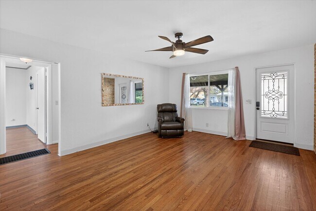 Building Photo - Beachside Pool Home Just Minutes from the Ocean!