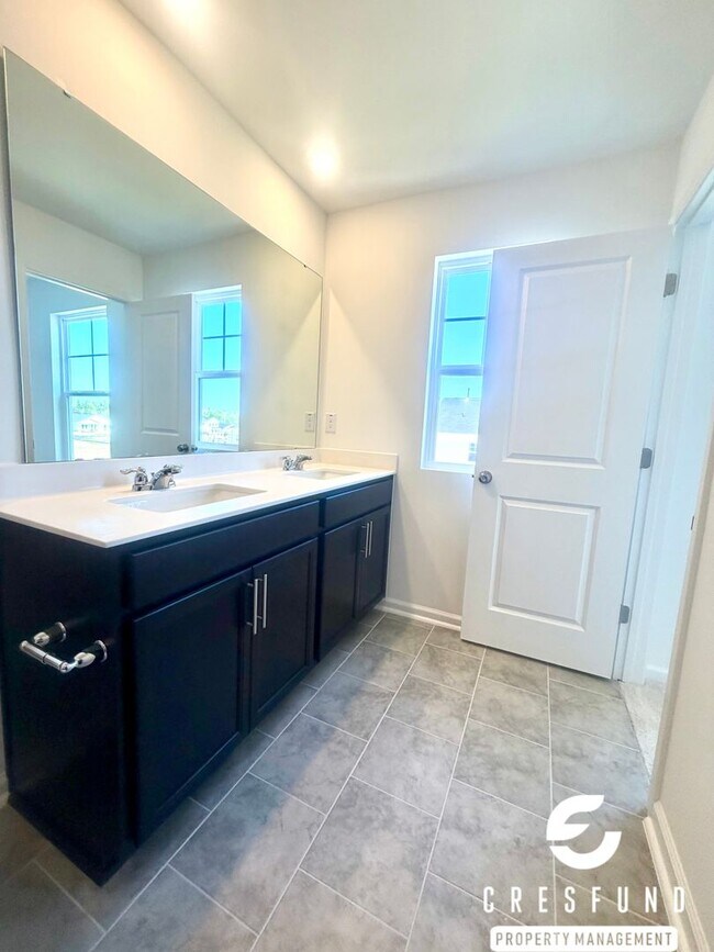 Building Photo - 473 Venetian Dr