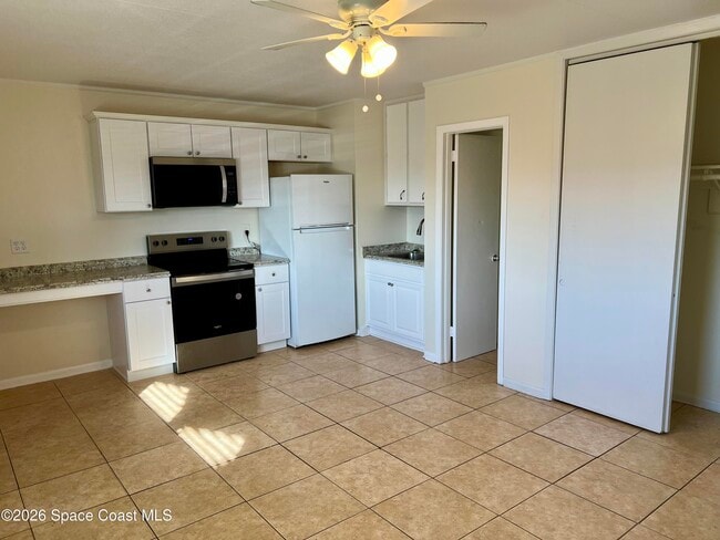 Building Photo - 1425 Oak St