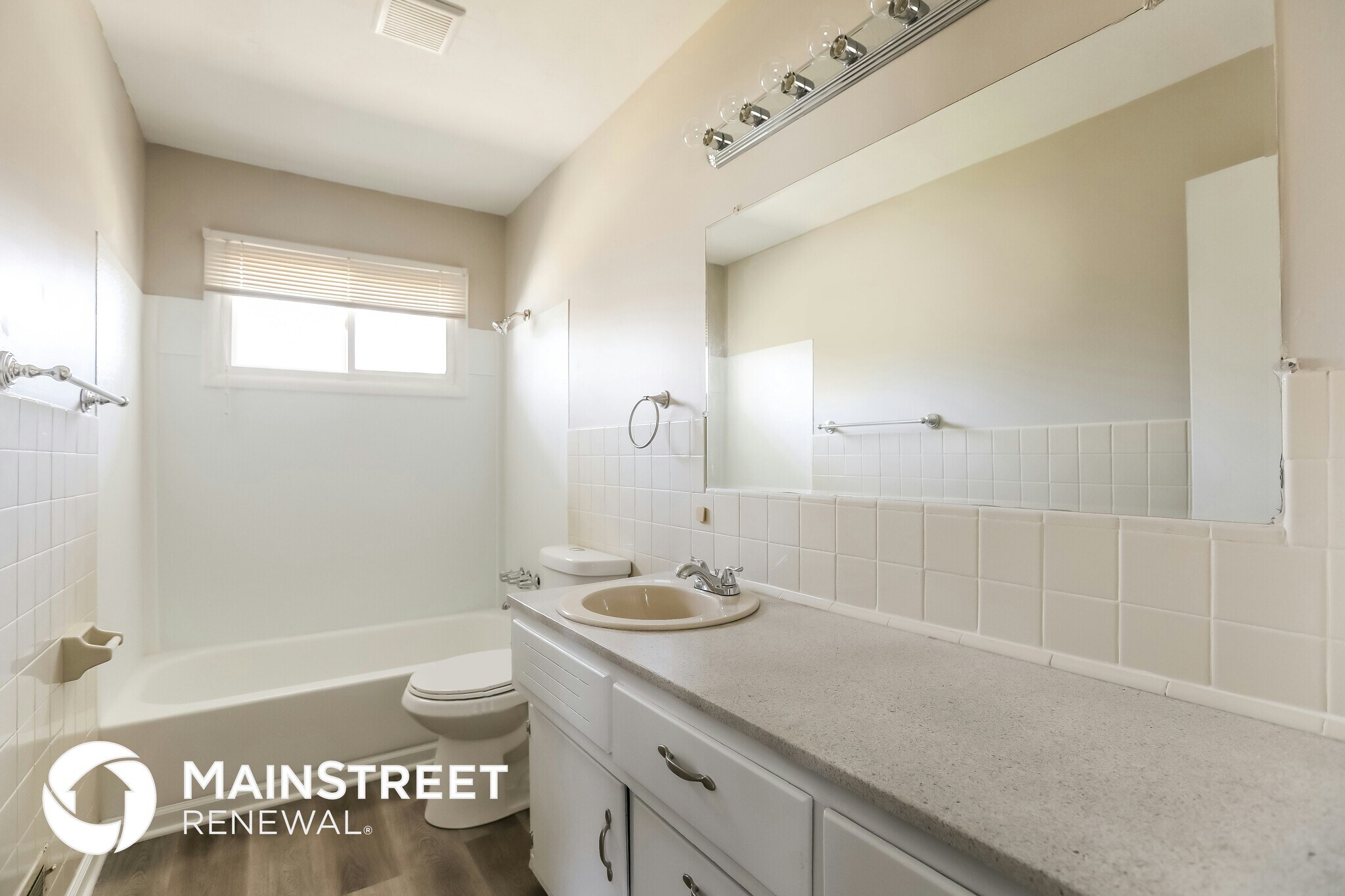 Building Photo - 13000 E 54 St