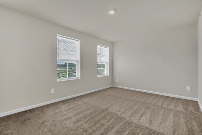 Building Photo - 3 bed/2.5 bath townhome in Tulip Hills wit...
