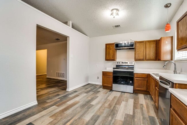 Building Photo - Beautiful Mansfield Home!