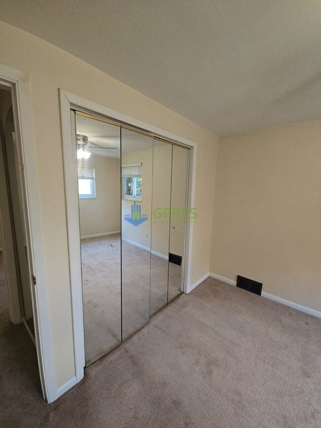 Building Photo - Charming 3-Bedroom Pittsburgh Home with Fireplace, Balcony & Garage Parking